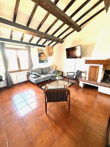 Photo de la galerie de l'établissement grande maison avec belle cour - parking - barbecue en pierre, à Saintes-Maries-de-la-Mer