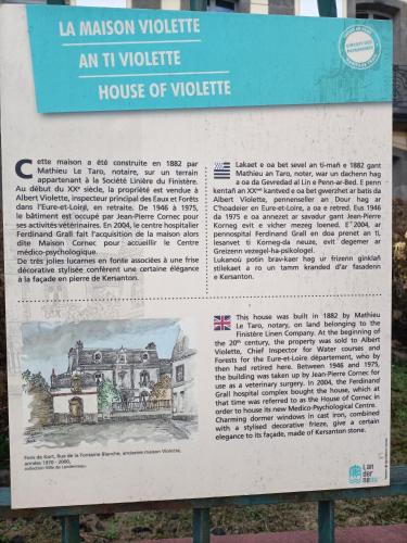 a sign for a house of worship at Maison au calme, proche du centre de Landerneau in Landerneau