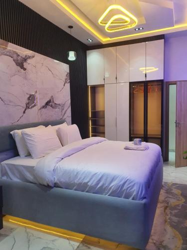 Postel nebo postele na pokoji v ubytování Grazioli 1Bedroom Apartment 'Naples'