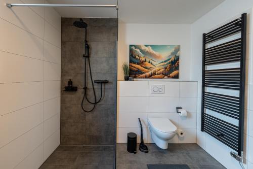 Ένα μπάνιο στο BPS Apartment #1 Business - NEU - Deluxe - Modern