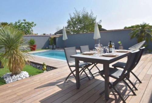 Maison à 300 m de la plage et centre avec piscine