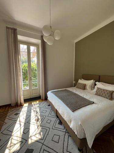 a bedroom with a large bed and a window at Villa del Parco in Poggi