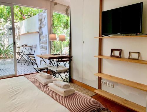 Cozy Central Studio with Private Terrace