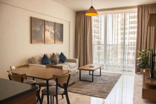 Hala Holiday Homes- Marina Residence, Al Hamra Village