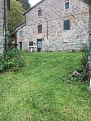 Κήπος έξω από το SO MAGIC - La casa nel bosco