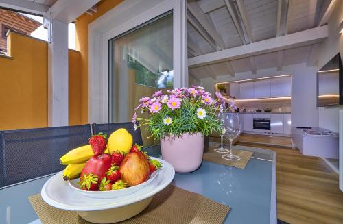 a bowl of fruit on a table in a kitchen at Contrada in Varenna
