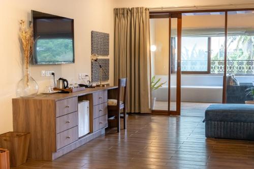 a room with a kitchen with a counter and a bathroom at Casa Peacock in Calangute