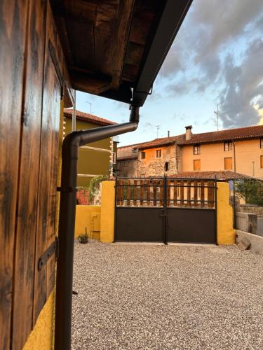 a garage with a black door and a fence at Ca' Teresa in Ravosa