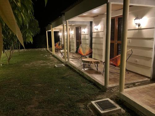 Κήπος έξω από το Hostal La Cabaña Tayrona