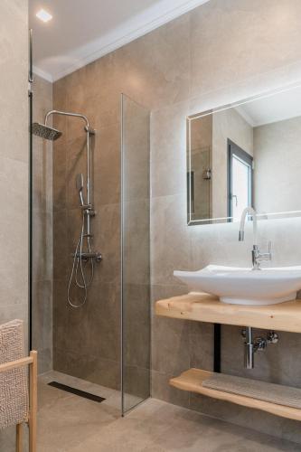 a bathroom with a sink and a shower at Tempestini Exclusive Villas in Nikiana