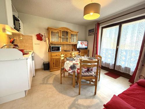 Charmant 2P Cabine à Praz-sur-Arly - Ski, Balcon, Parking, 4 Pers - FR-1-603-39