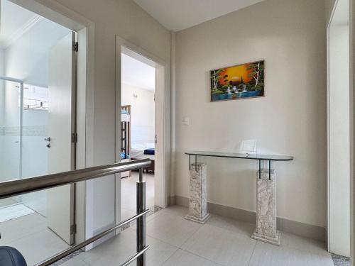 a hallway with a glass table in a house at Casa 404 - Aconchegante a 350m do mar em Bombas - Ideal para famílias! in Bombinhas