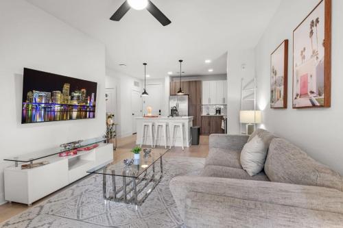a living room with a couch and a table at Vibrant 1 Bedroom Paradise Pool and Gym Bliss in Apollo Beach