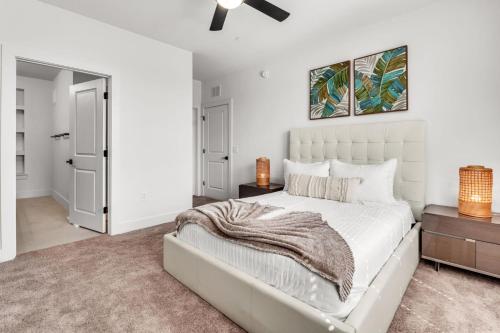 a bedroom with a large white bed with a blanket on it at Sunny 2-Bed Oasis Pool and Gym in Apollo Beach in Apollo Beach