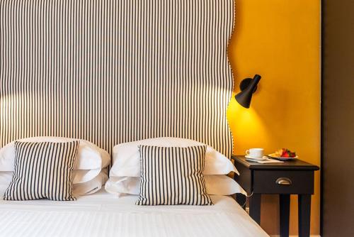 a bedroom with a bed with a striped headboard at San Giovanni Terme Rapolano in Rapolano Terme