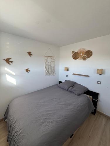 Giường trong phòng chung tại Appartement bord de mer