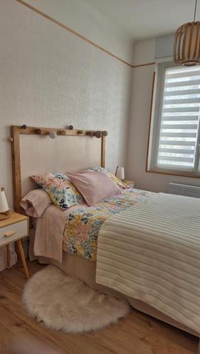 Ένα ή περισσότερα κρεβάτια σε δωμάτιο στο L'Appartement Gabriel