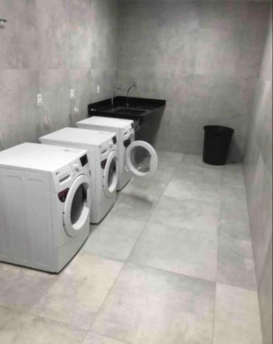 a bathroom with two washing machines in a room at Beach Flats Barra Home Stay By Flatbpaiva in Recife