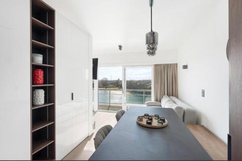 En eller flere senge i et værelse på Laguna beach volledig gerenoveerd 1 slpk appartement