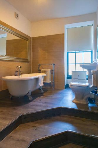 a large bathroom with a tub and a toilet at Tron Kirk Residence in Edinburgh