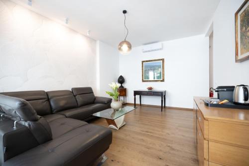 AI 2 G - Luxury Rooms photo 14