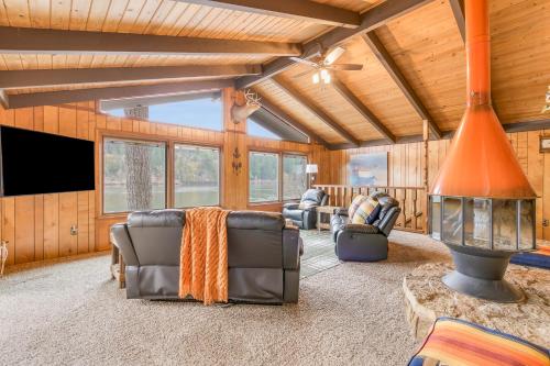 Χώρος καθιστικού στο Stay In Lakeside-Lake Front Luxe