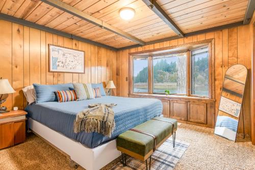 Ένα ή περισσότερα κρεβάτια σε δωμάτιο στο Stay In Lakeside-Lake Front Luxe