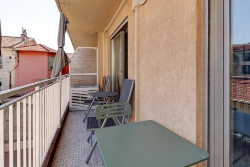 Cozy Studio Apt with balcony close to Garibaldi