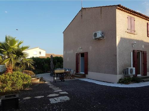 Photo de la galerie de l'établissement Villa familiale climatisée avec grand jardin - 6IRLA4, à Saint Cyprien Plage