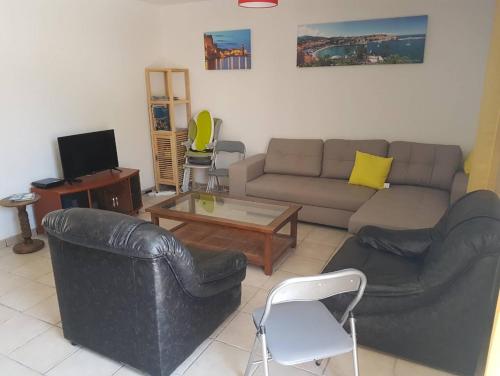 Photo de la galerie de l'établissement Villa familiale climatisée avec grand jardin - 6IRLA4, à Saint Cyprien Plage