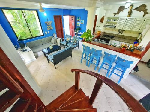 Una cocina o zona de cocina en Lujosa cabana con piscina playa y servicio