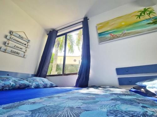 Cama o camas de una habitación en Lujosa cabana con piscina playa y servicio