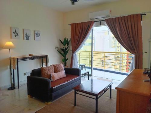 Ruang duduk di Aevia Home Bayview Apartment at PD
