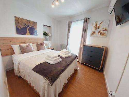 a bedroom with a bed with two towels on it at Casa Mencía in Camponaraya