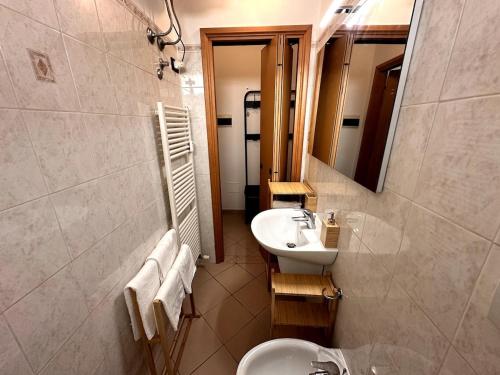 a bathroom with a sink and a toilet and a mirror at SuiteSigismondo-L'appartamento Più Centrale Di Rimini in Rimini