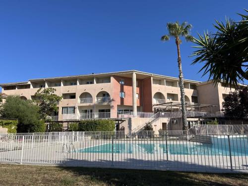 een gebouw met een zwembad voor een gebouw bij SAINT FLORENT - Studio 3 pers balcon vue mer FLO127 in Saint-Florent