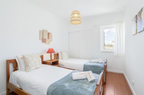 Bright 2BR Apartment with Private Balcony - Albufeira Beach, by Hopstays