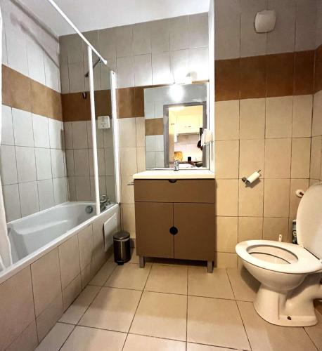 Photo de la galerie de l'établissement SAINT-FLORENT 2 Pièces Terrasse FLO131, à Saint-Florent