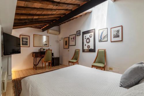White Room with bathroom and Shared Terrace