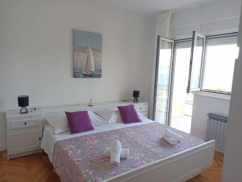 a bedroom with a bed with two teddy bears on it at Apartment Tea 1 in Okrug Donji