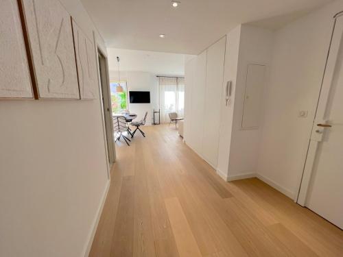 3 Rooms wifi parking center