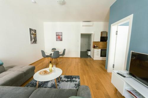 TV a/nebo společenská místnost v ubytování New Design Apartment 9