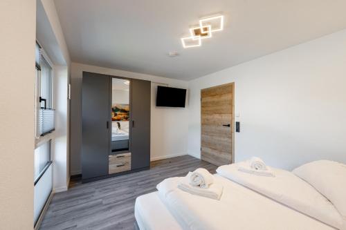 Ένα ή περισσότερα κρεβάτια σε δωμάτιο στο BPS Apartment #2 Business - NEU - Deluxe - Modern