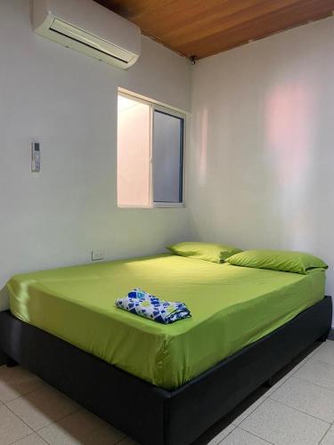 Postel nebo postele na pokoji v ubytování Las Margaritas Frente al Mar 2