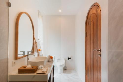 Koupelna v ubytování Karang Padma Villas
