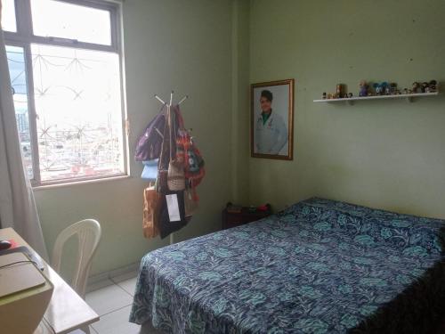 a bedroom with a bed and a window at Apartamento amplo, arejado e perto de tudinho COP 30 in Belém