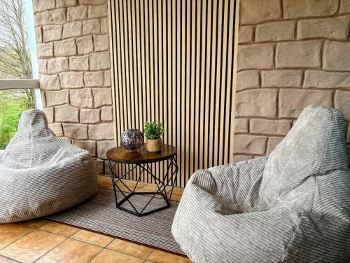 a living room with two chairs and a table at FeWo I Glücksmomente Bostalsee in Nohfelden
