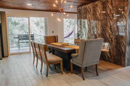Φωτογραφία από το άλμπουμ του Luxury house with Jacuzzi in the Coffee Region σε Pereira