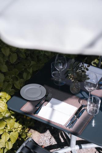 a black table with a plate and glasses on it at Gasthof Oxen in Küsnacht