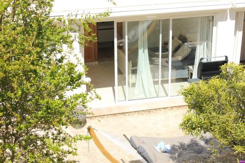 Um jardim em Villa Stella-Jacuzzi, Piscine, Calme-Parking